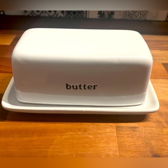 Signature Housewares Butter Dish W/ Cover - Picture 1 of 4